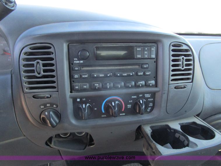 image for item D2328 2001 Ford F150 XLT pickup truck