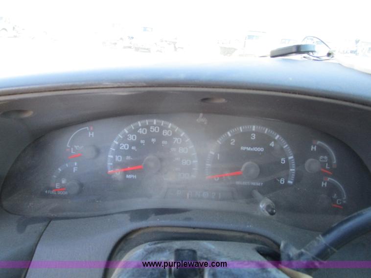 image for item D2328 2001 Ford F150 XLT pickup truck