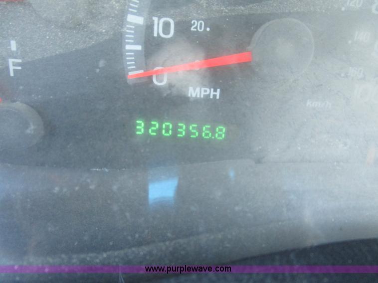 image for item D2328 2001 Ford F150 XLT pickup truck