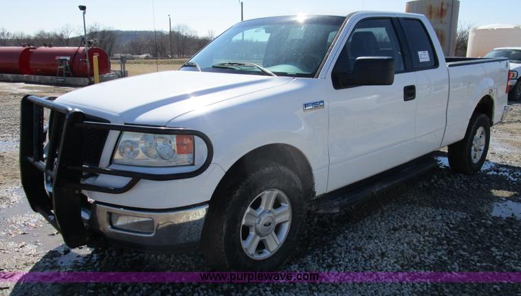 image for item D2329 2004 Ford F150 XLT pickup truck