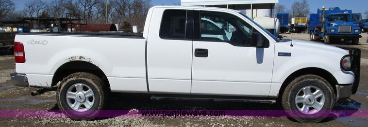 image for item D2329 2004 Ford F150 XLT pickup truck