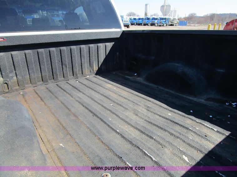 image for item D2329 2004 Ford F150 XLT pickup truck