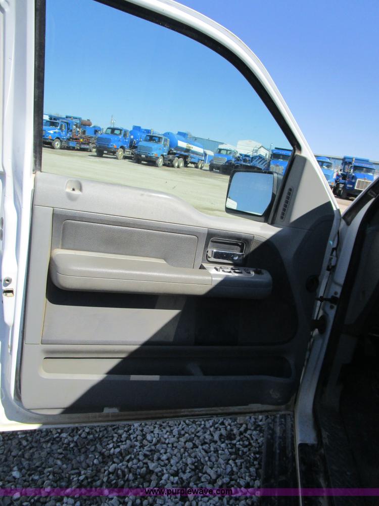 image for item D2329 2004 Ford F150 XLT pickup truck