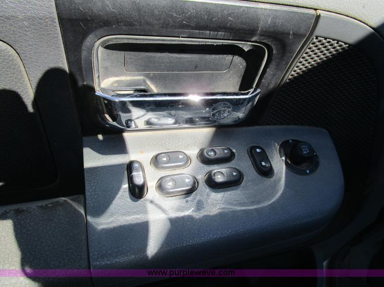 image for item D2329 2004 Ford F150 XLT pickup truck