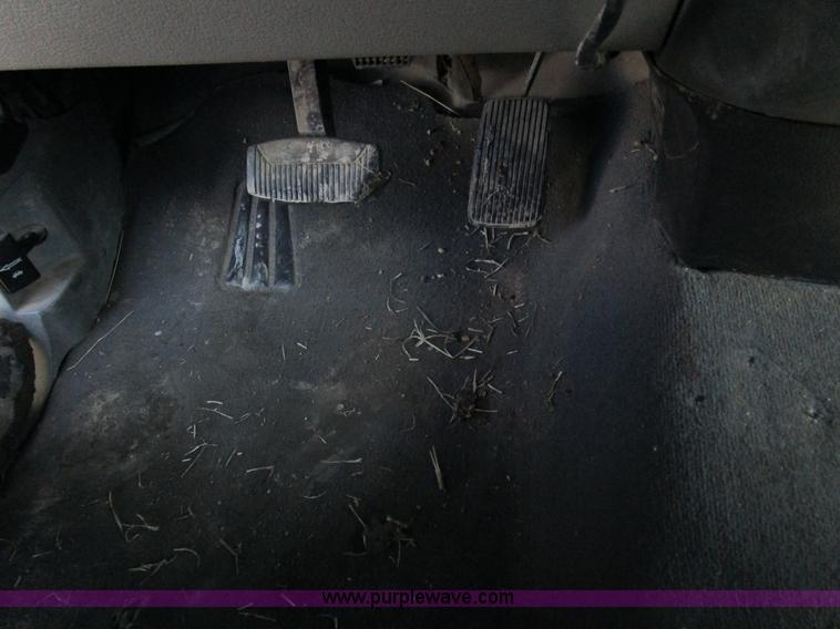 image for item D2329 2004 Ford F150 XLT pickup truck