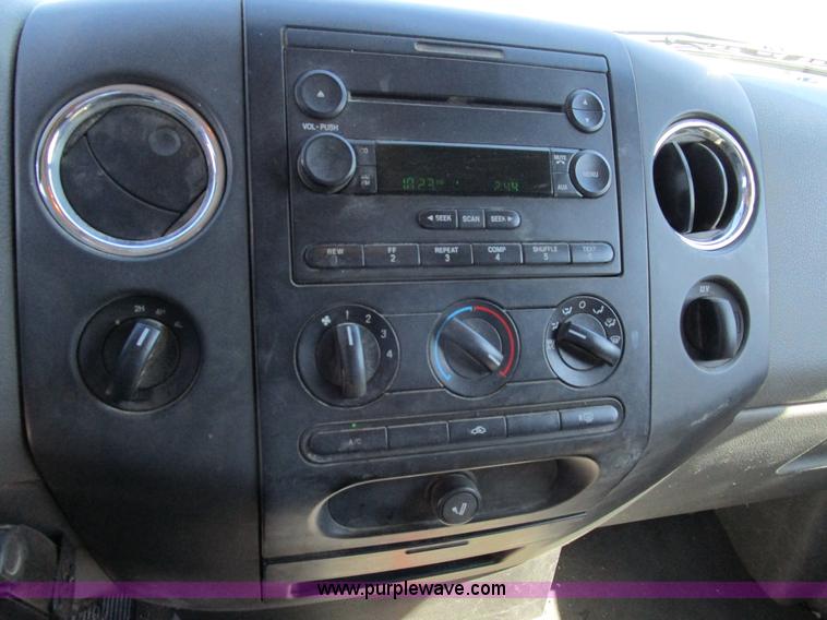 image for item D2329 2004 Ford F150 XLT pickup truck