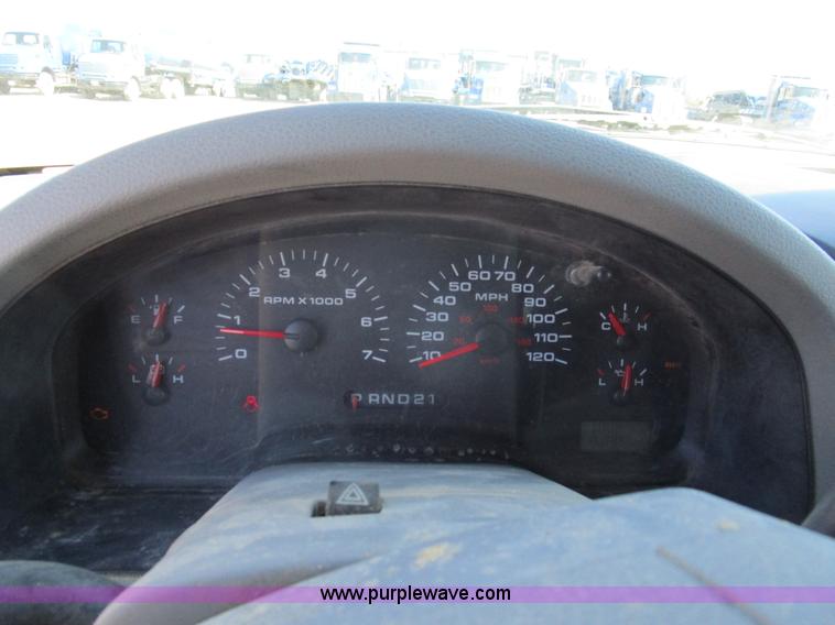 image for item D2329 2004 Ford F150 XLT pickup truck