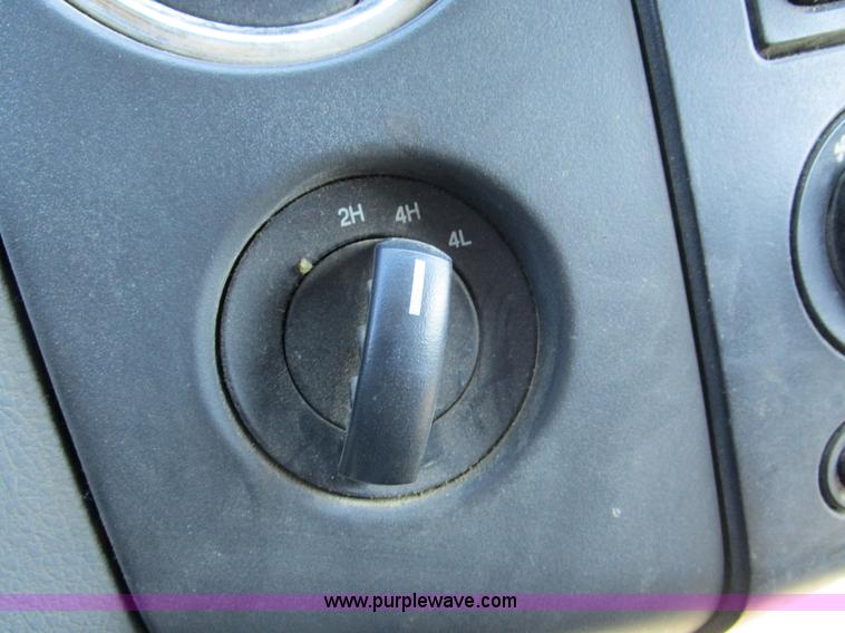 image for item D2329 2004 Ford F150 XLT pickup truck