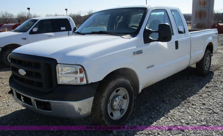 image for item D2331 2007 Ford F250 XL pickup truck