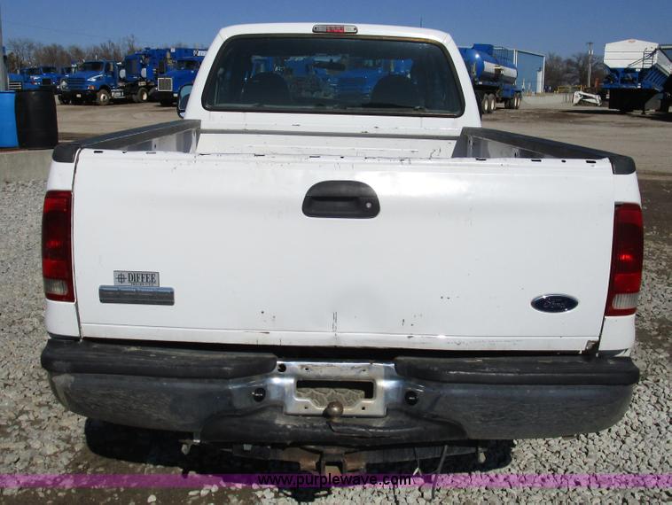 image for item D2331 2007 Ford F250 XL pickup truck