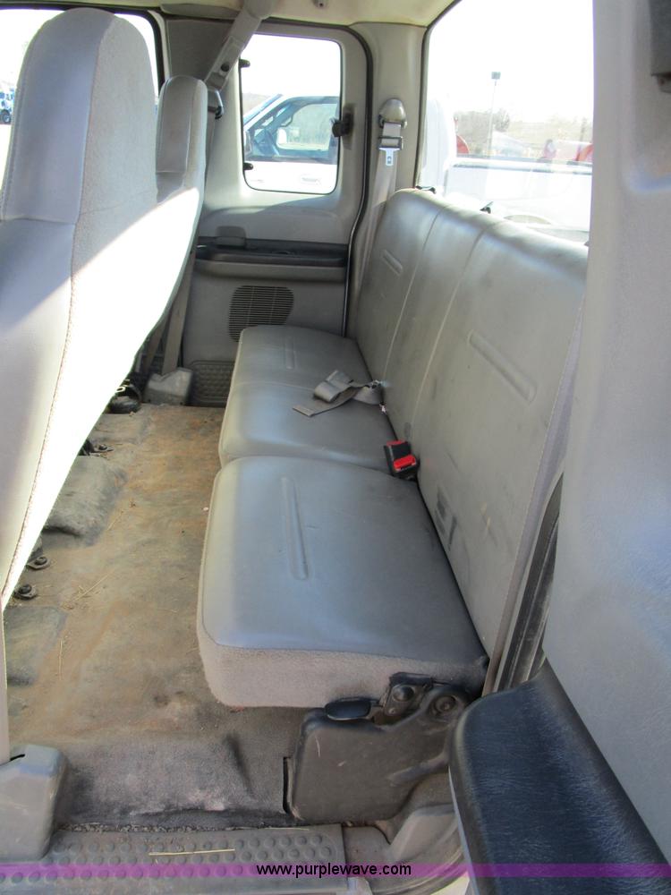 image for item D2331 2007 Ford F250 XL pickup truck