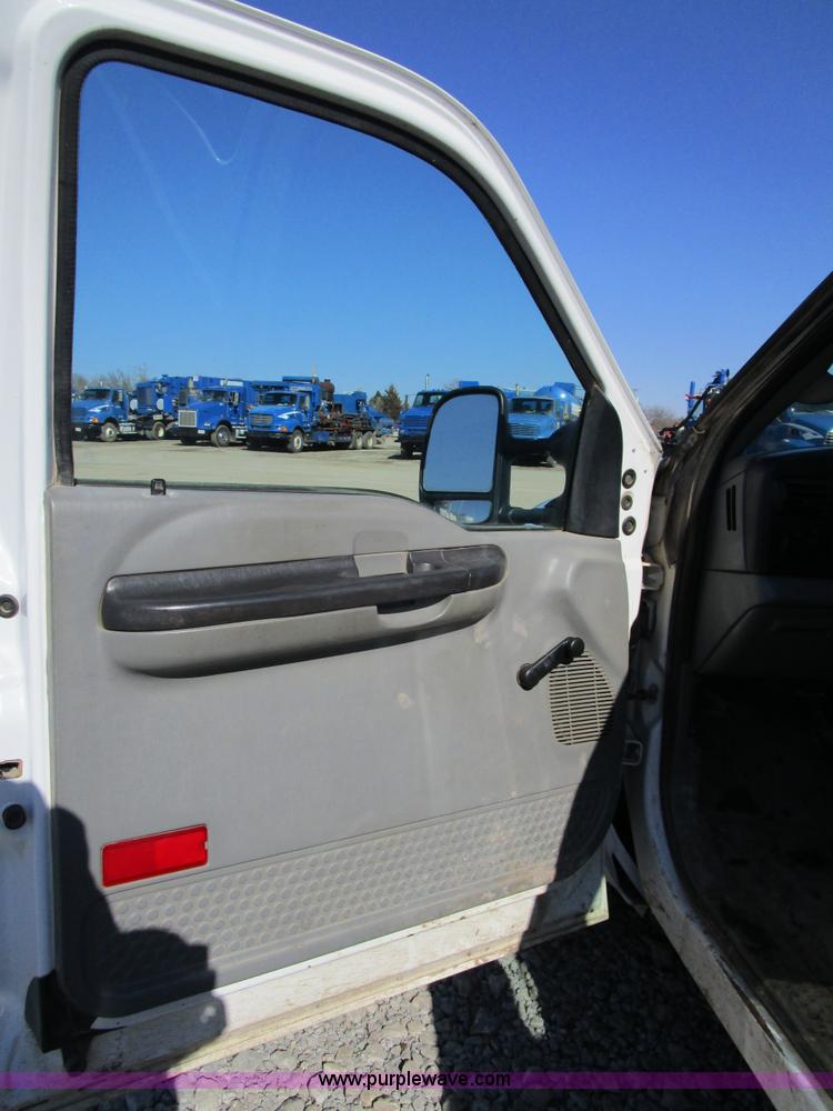 image for item D2331 2007 Ford F250 XL pickup truck