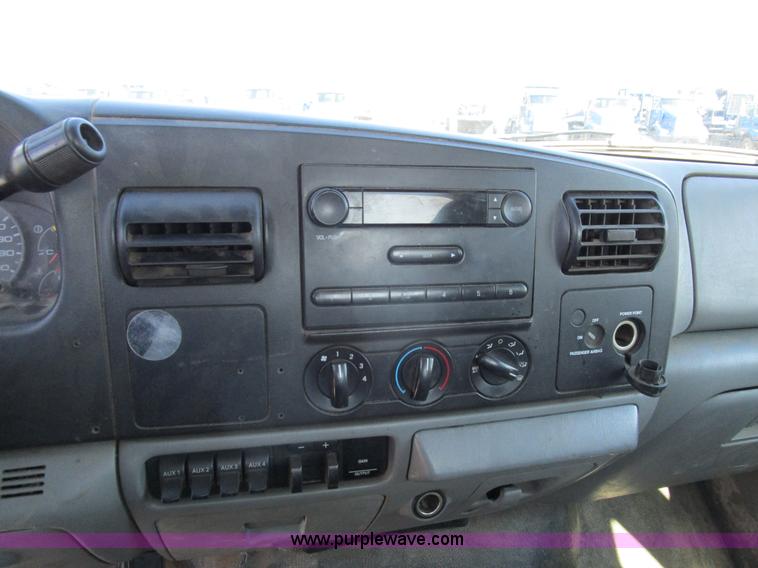 image for item D2331 2007 Ford F250 XL pickup truck