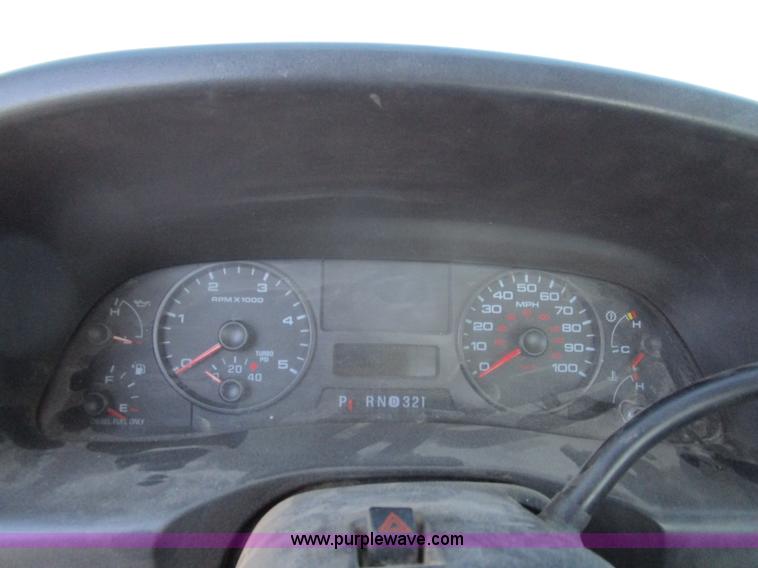 image for item D2331 2007 Ford F250 XL pickup truck