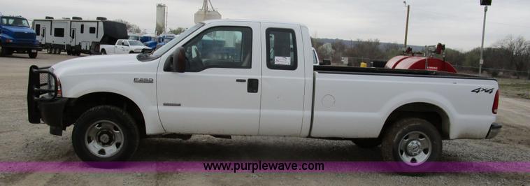image for item D2393 2006 Ford F250 Super Duty XLT pickup truck
