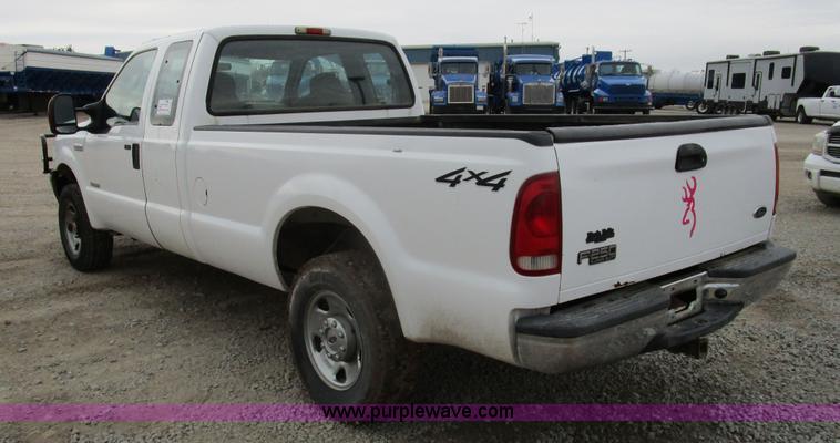 image for item D2393 2006 Ford F250 Super Duty XLT pickup truck