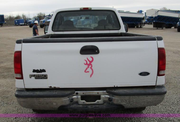 image for item D2393 2006 Ford F250 Super Duty XLT pickup truck