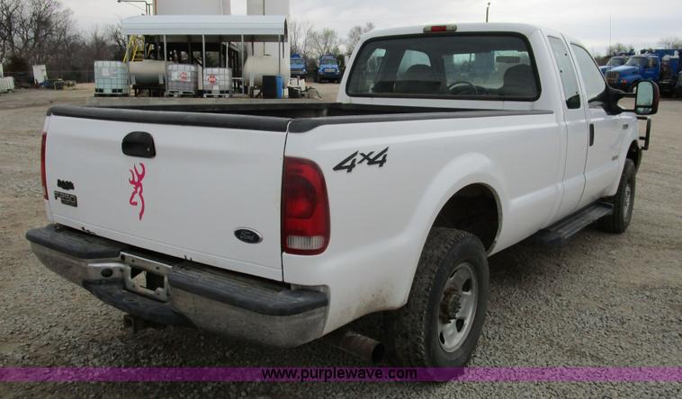 image for item D2393 2006 Ford F250 Super Duty XLT pickup truck