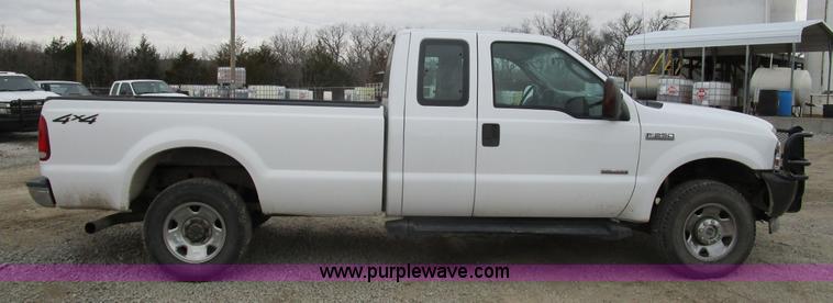 image for item D2393 2006 Ford F250 Super Duty XLT pickup truck