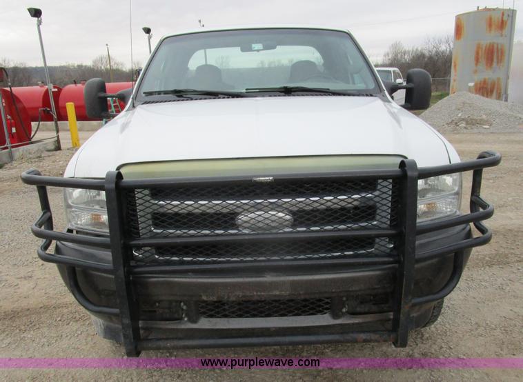 image for item D2393 2006 Ford F250 Super Duty XLT pickup truck