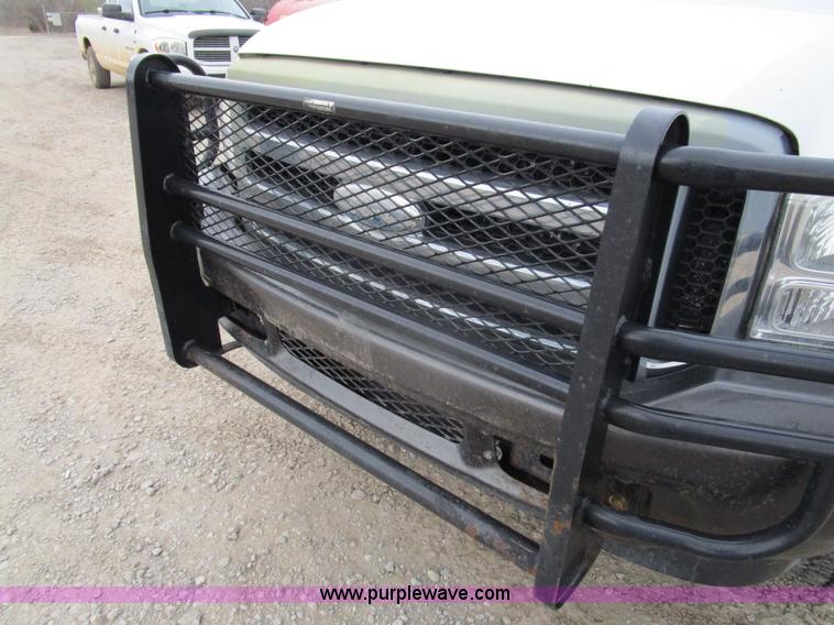 image for item D2393 2006 Ford F250 Super Duty XLT pickup truck