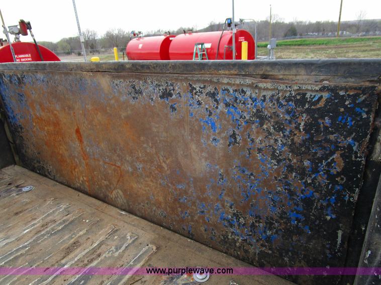 image for item D2393 2006 Ford F250 Super Duty XLT pickup truck