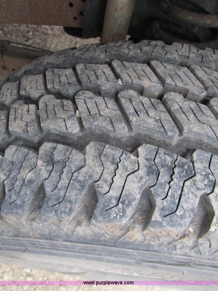 image for item D2393 2006 Ford F250 Super Duty XLT pickup truck