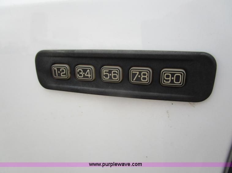 image for item D2393 2006 Ford F250 Super Duty XLT pickup truck