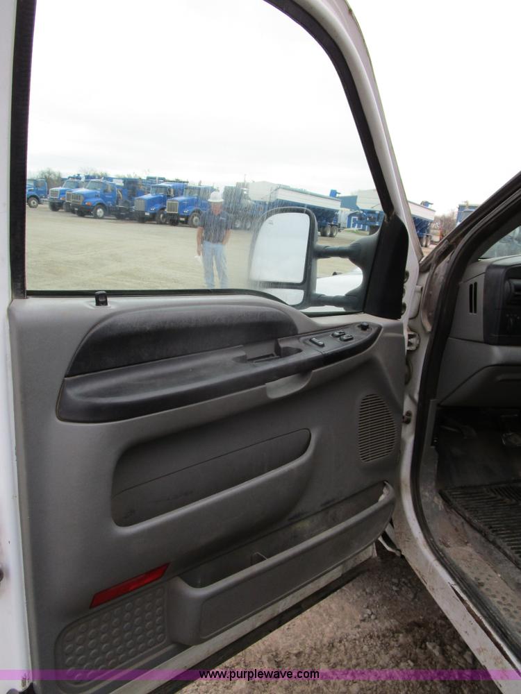 image for item D2393 2006 Ford F250 Super Duty XLT pickup truck