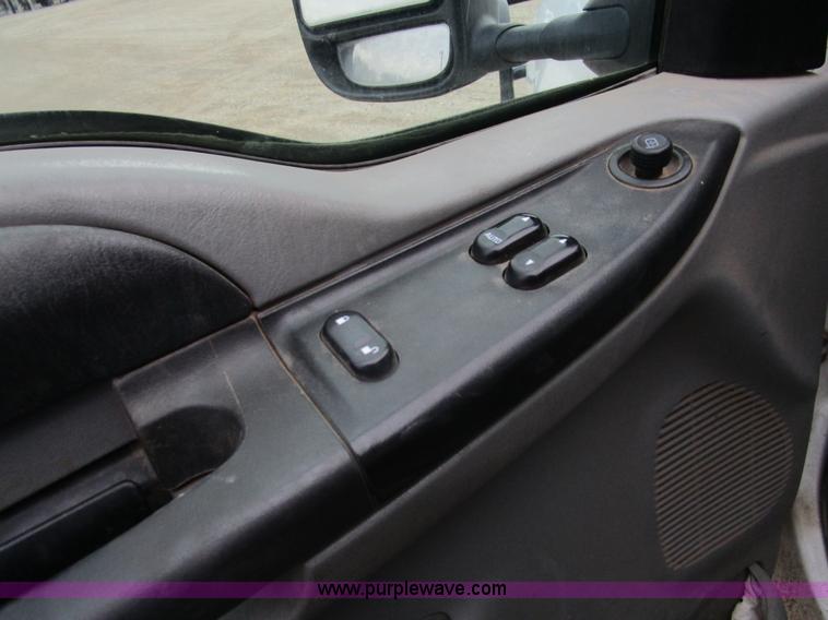 image for item D2393 2006 Ford F250 Super Duty XLT pickup truck