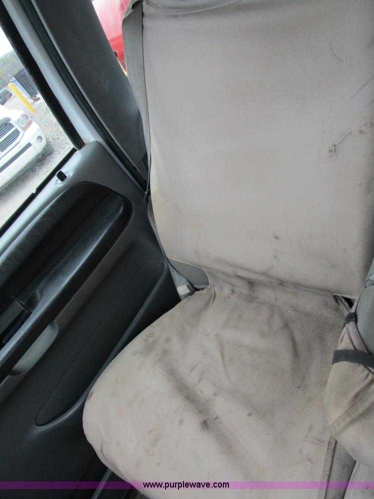 image for item D2393 2006 Ford F250 Super Duty XLT pickup truck