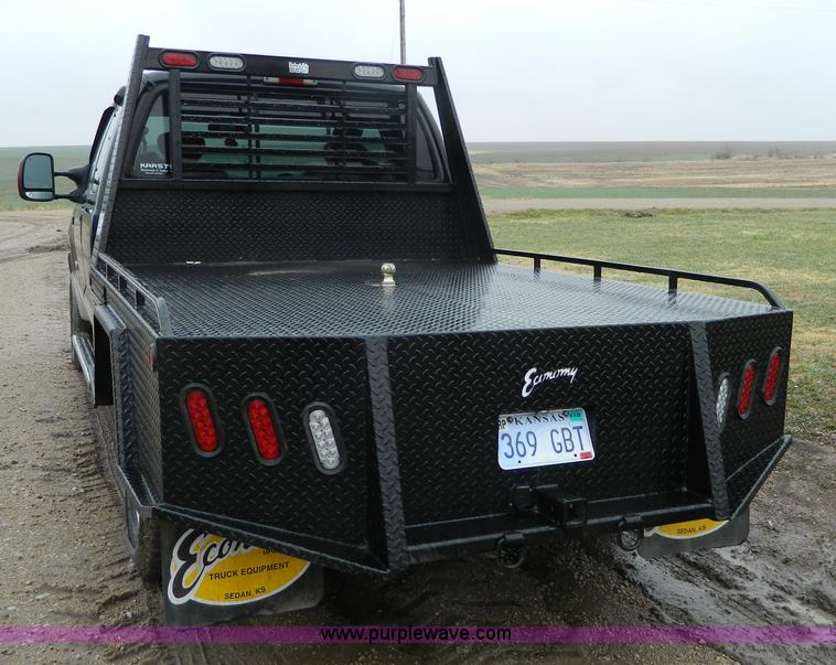 image for item D6119 2004 Ford F250 Super Duty SuperCab flatbed pickup truck