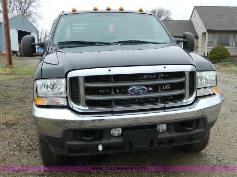 image for item D6119 2004 Ford F250 Super Duty SuperCab flatbed pickup truck