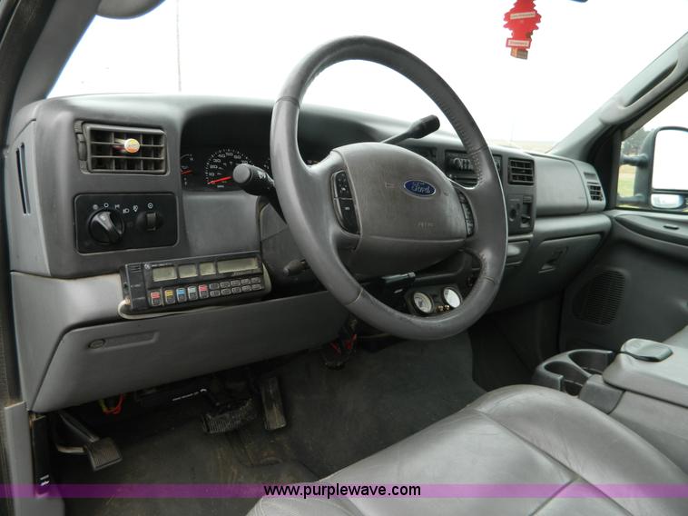 image for item D6119 2004 Ford F250 Super Duty SuperCab flatbed pickup truck