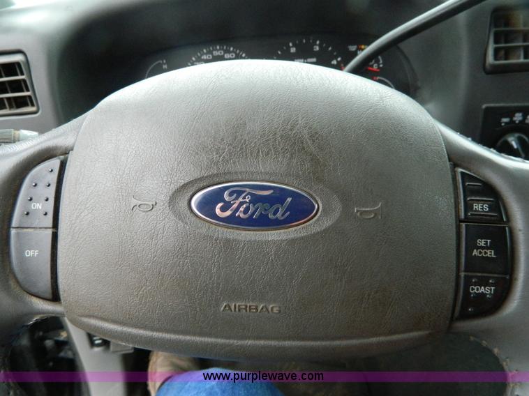 image for item D6119 2004 Ford F250 Super Duty SuperCab flatbed pickup truck