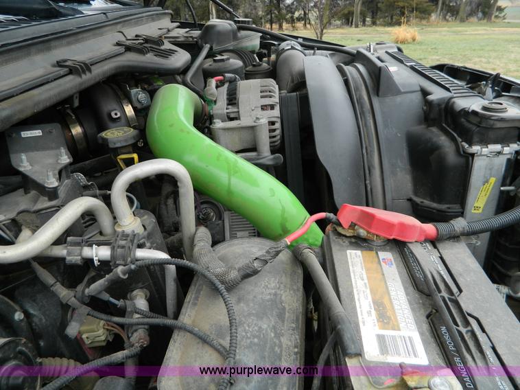 image for item D6119 2004 Ford F250 Super Duty SuperCab flatbed pickup truck