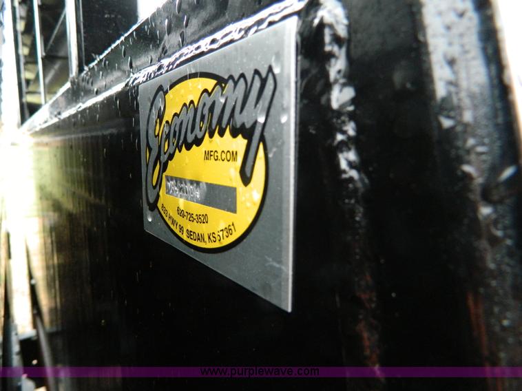 image for item D6119 2004 Ford F250 Super Duty SuperCab flatbed pickup truck