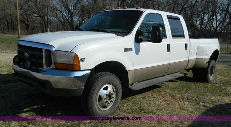 image for item D6120 1999 Ford F350 pickup truck