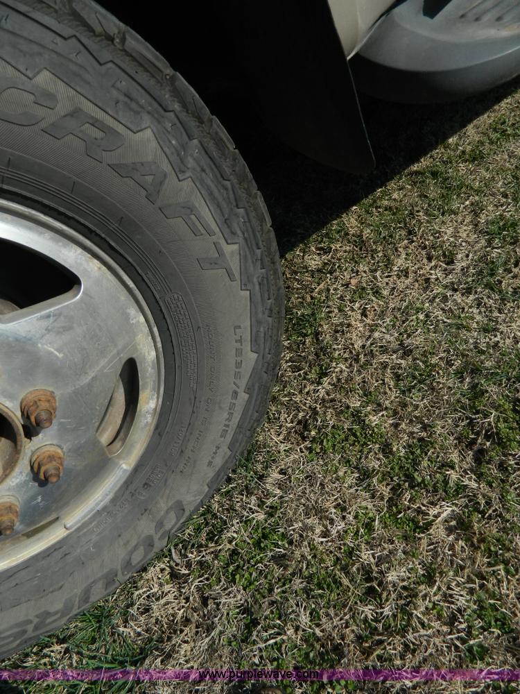 image for item D6120 1999 Ford F350 pickup truck