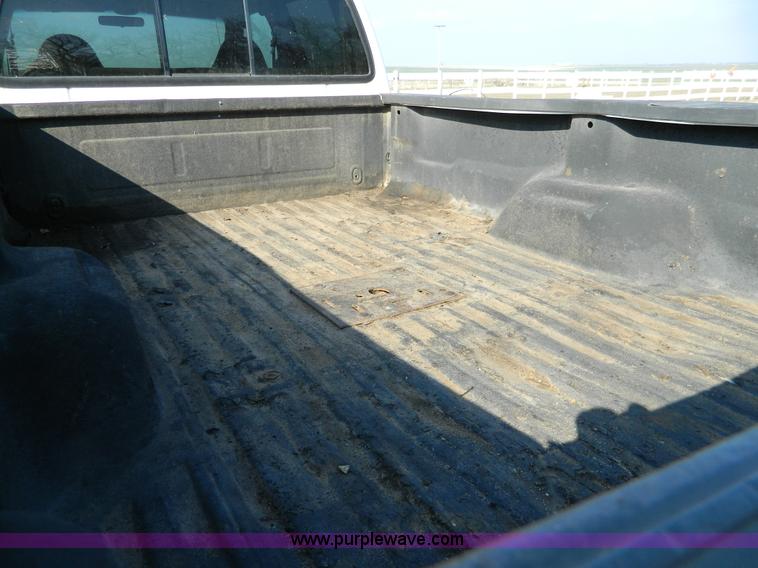 image for item D6120 1999 Ford F350 pickup truck