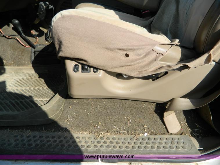 image for item D6120 1999 Ford F350 pickup truck