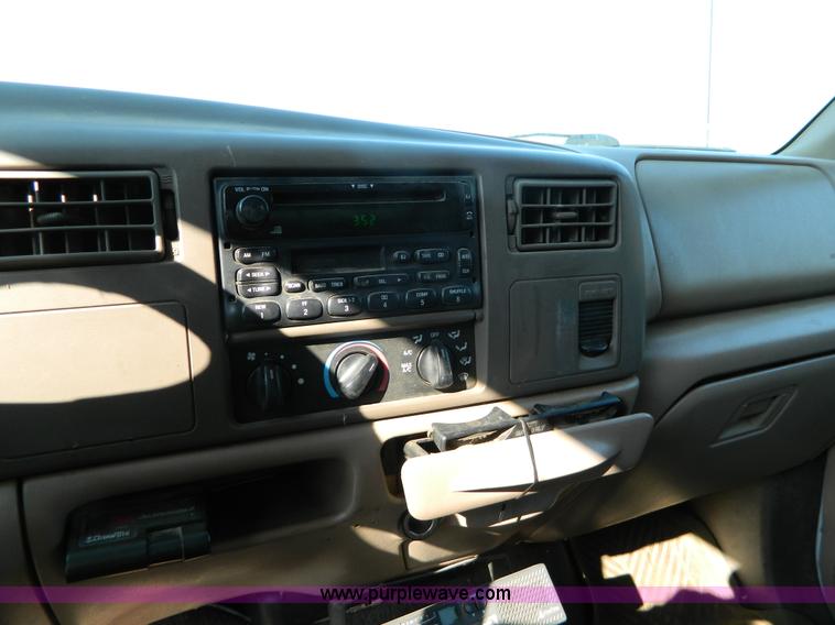 image for item D6120 1999 Ford F350 pickup truck