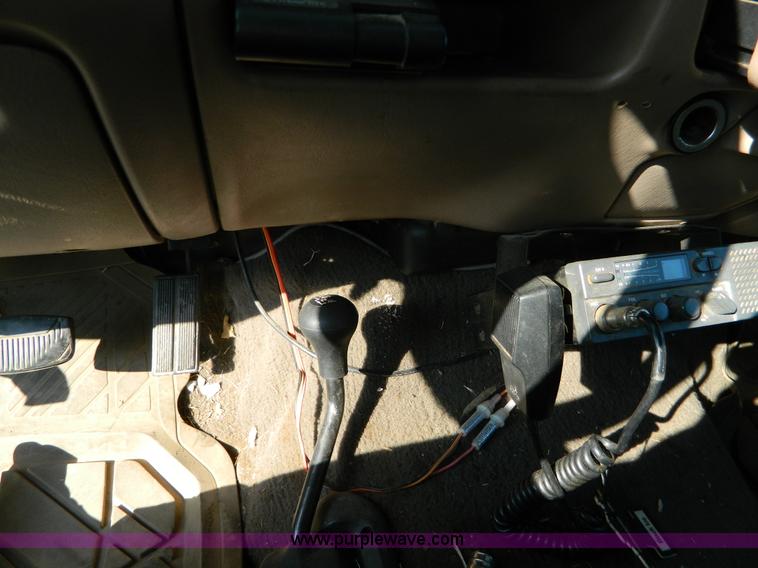 image for item D6120 1999 Ford F350 pickup truck