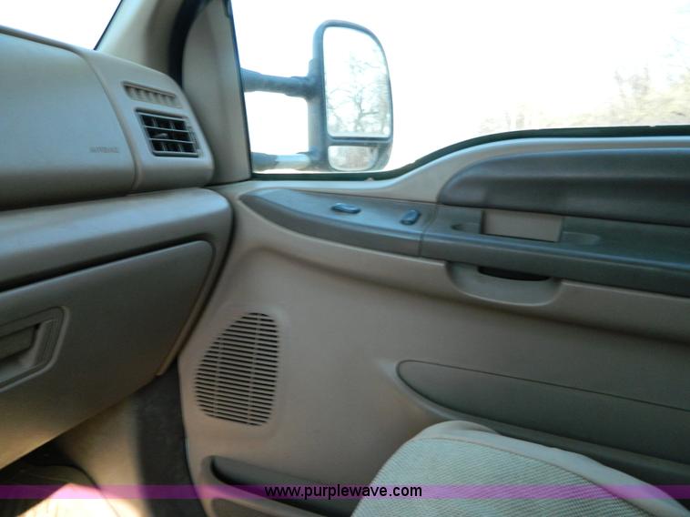 image for item D6120 1999 Ford F350 pickup truck