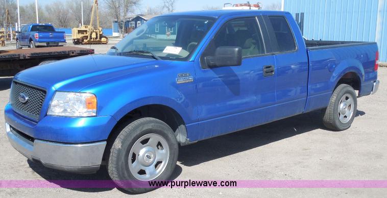 image for item E6310 2005 Ford F150 SuperCab pickup truck