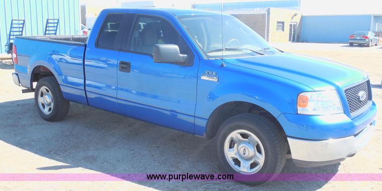 image for item E6310 2005 Ford F150 SuperCab pickup truck