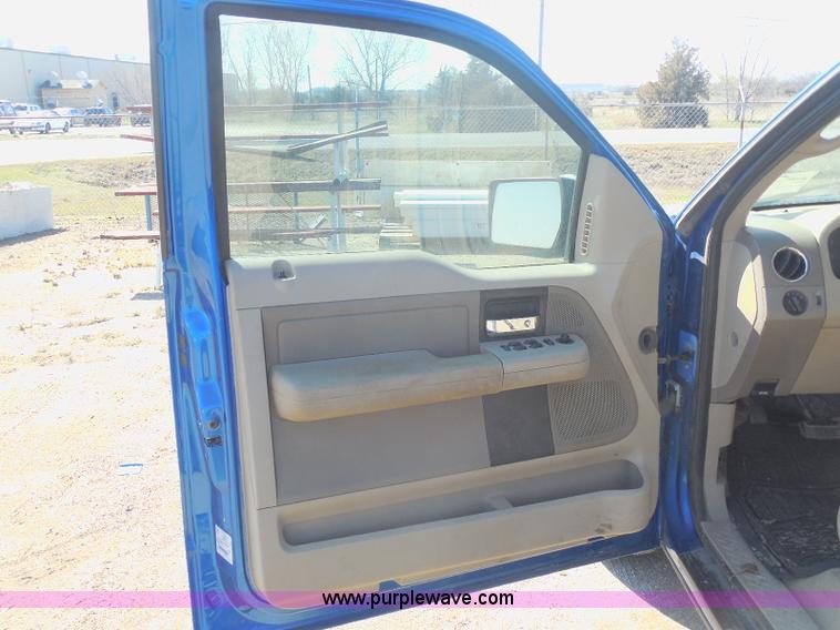image for item E6310 2005 Ford F150 SuperCab pickup truck