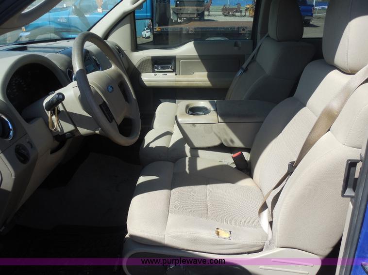 image for item E6310 2005 Ford F150 SuperCab pickup truck
