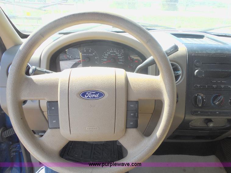 image for item E6310 2005 Ford F150 SuperCab pickup truck