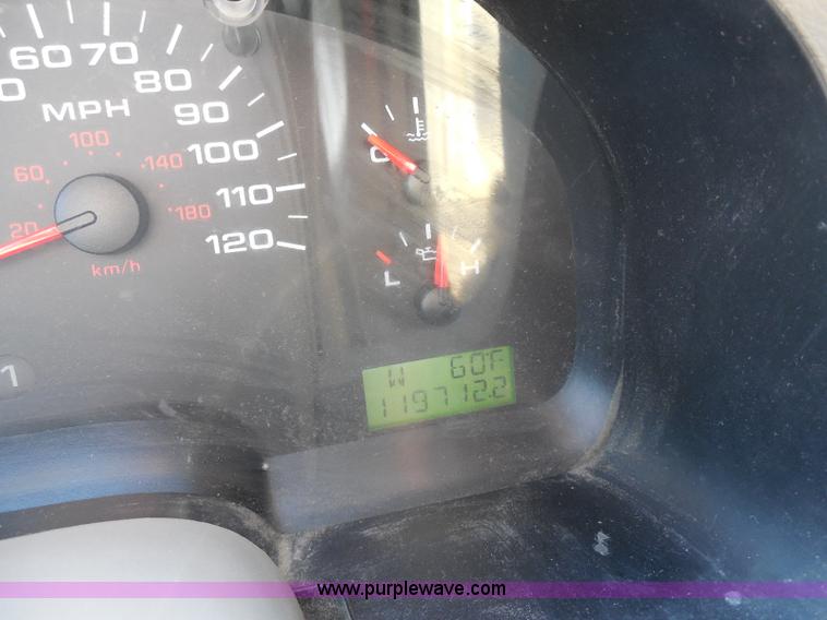 image for item E6310 2005 Ford F150 SuperCab pickup truck